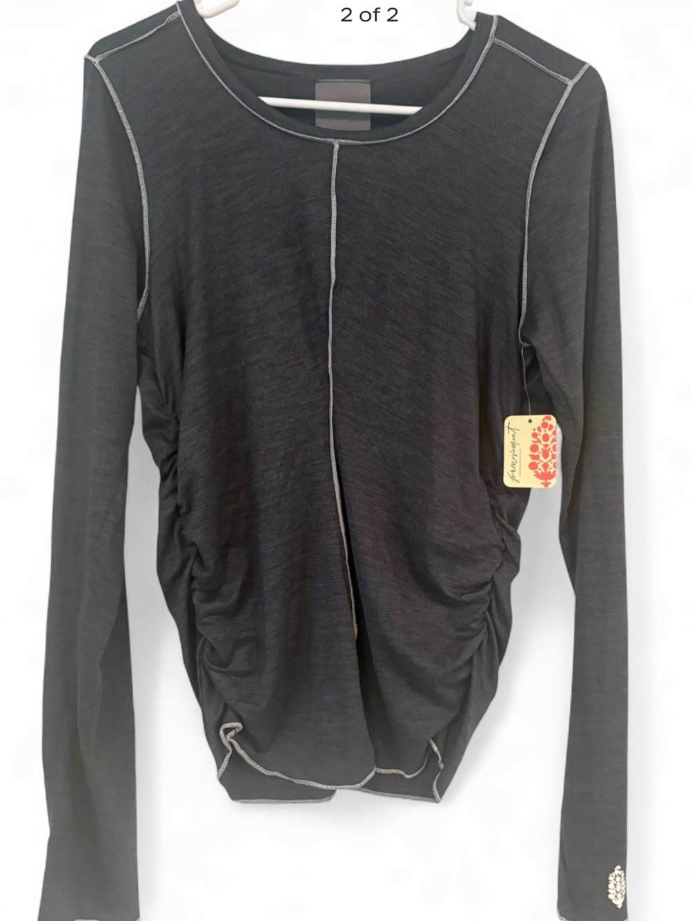 Right on Run, Hatch Ruched Side Tee with Contrast Stitching size Large